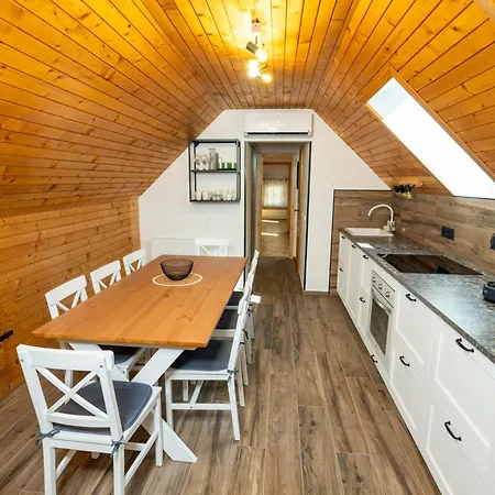 Apartmaji Lipa דירה *