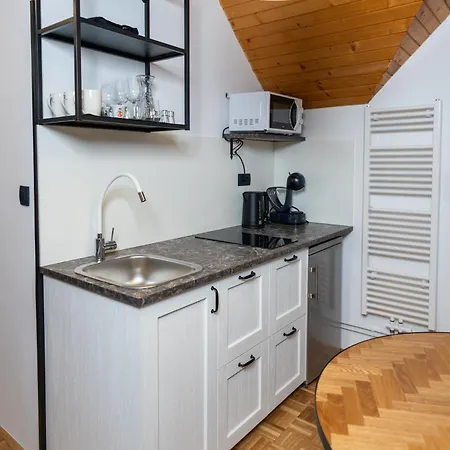 Apartmaji Lipa דירה